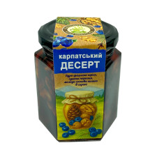 Карпатський десерт з грецьким горіхом та чорницею